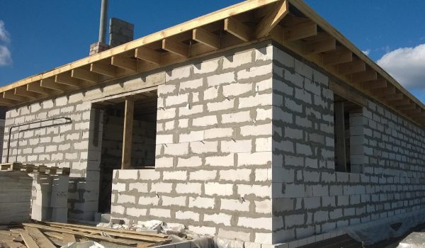 ce inseamna etaj intermediar