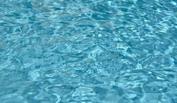 cat trebuie sa mearga pompa la piscina