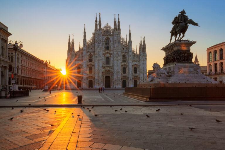 famous duomo sunrise milan europe